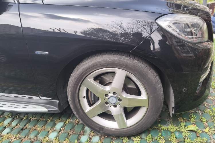 Used Mercedes-Benz M-Class 2012 ML 350 Luxury Edition Right Front Wheel Hub