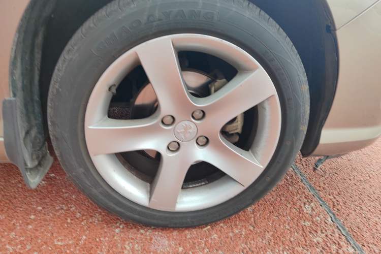 Used Peugeot 408 2013 2.0L Manual Comfort Edition Right Front Wheel Hub