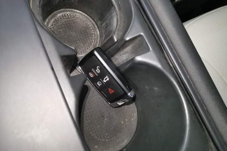 Used Land Rover Discovery 2021 360 PS R-Dynamic S
