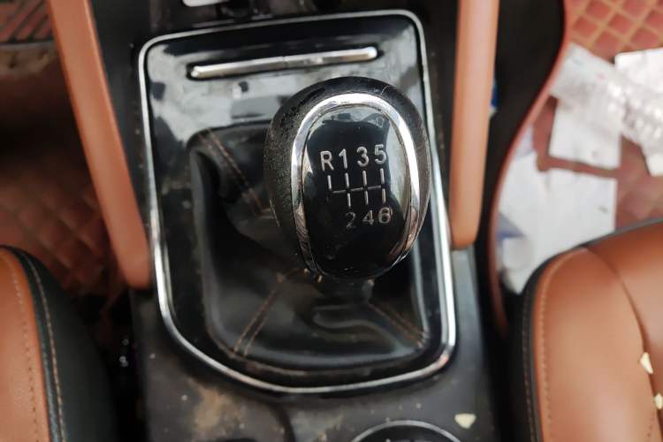 Used CHANGAN OSHAN CX70 2017 Facelifted CX70T 1.5T Manual High-Performance Edition Gear Lever