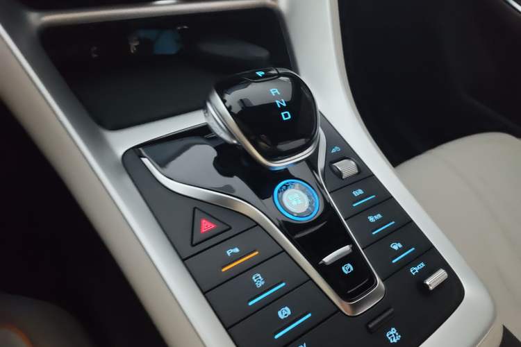 Used BYD Song Pro New Energy 2024 HONOR Edition DM-i 71KM Navigation Model
