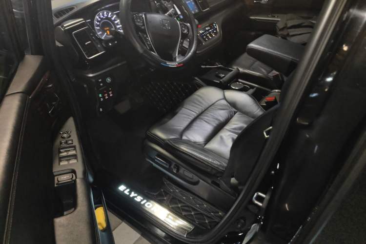 Used Honda Elysion 2016 2.4L Luxury Edition
