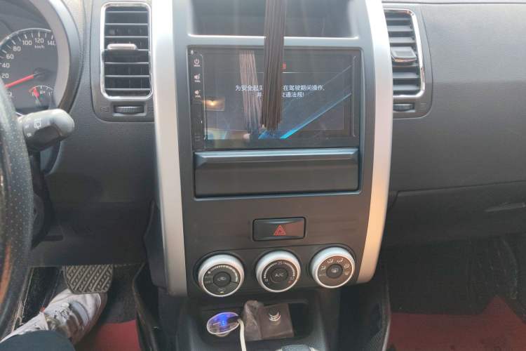 Used Dongfeng Fengdu MX6 2015 2.0L CVT Two-Wheel Drive All-Around Version