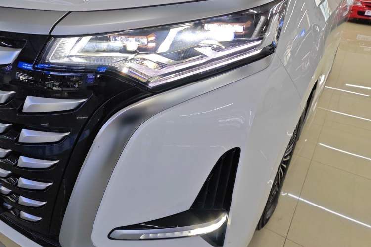 Used Denza D9 2023 DM-i 945 Business Edition