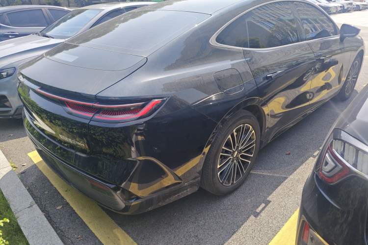 Used Geely Galaxy 8 2025 130km EM-i Deluxe Edition
