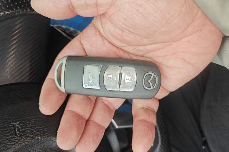 Used Mazda 3 Axela 2016 Sedan 1.5L Automatic Luxury Model