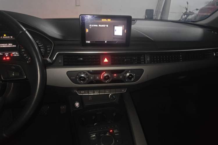 Ojetý Audi A4L 2018 30th Anniversary Edition 40 TFSI Trendy Model