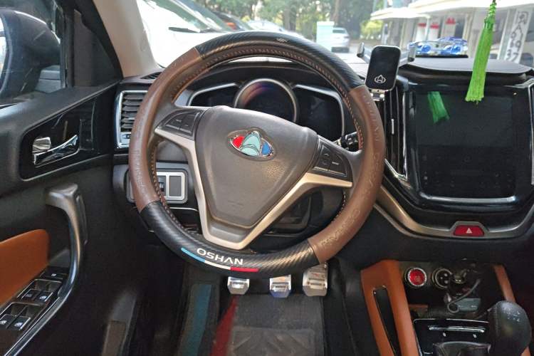 Used CHANGAN OSHAN CX70 2017 Facelifted CX70T 1.5T Manual High-Performance Edition