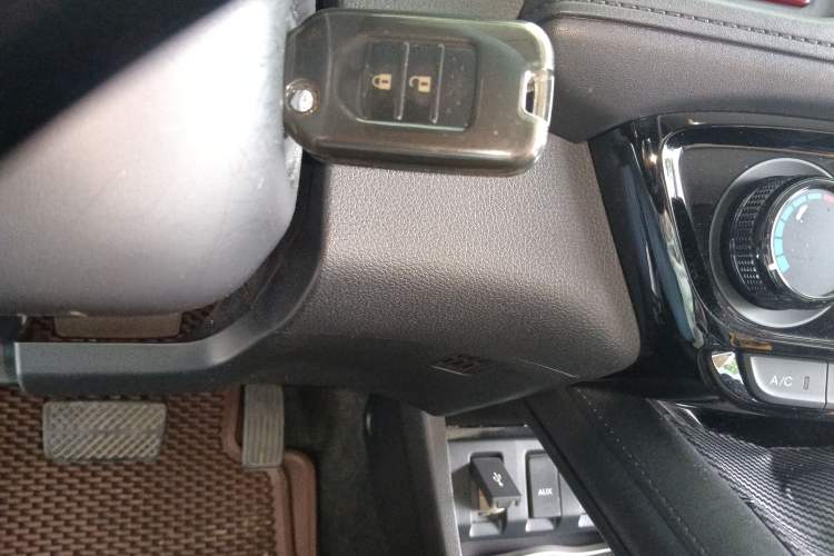 Used Honda Vezel 2015 1.5L CVT two-wheel drive Comfort trim Vehicle Key