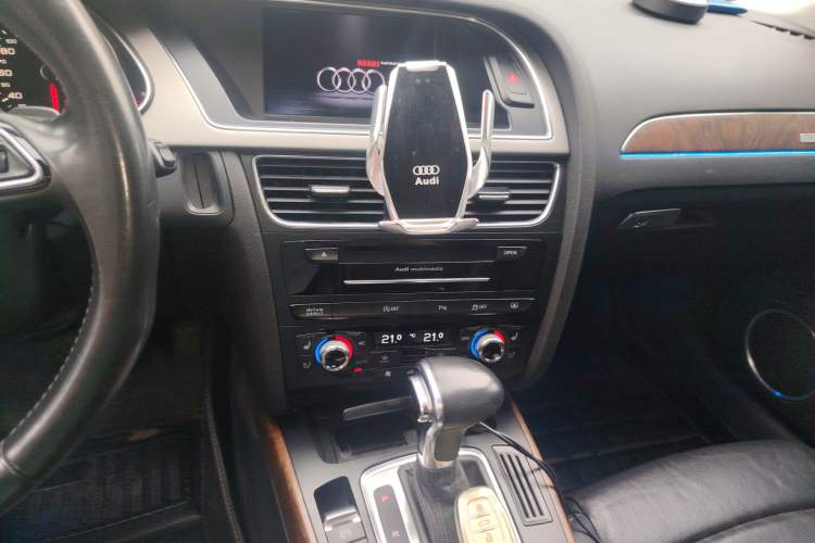 Used Audi A4L 2013 50 TFSI quattro flagship model
