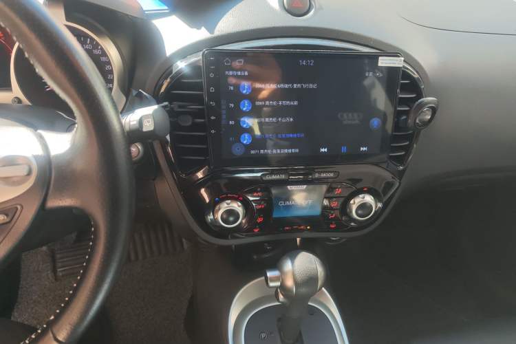 Used Infiniti ESQ 2014 1.6L Spontaneous Edition Audio And AC Panel