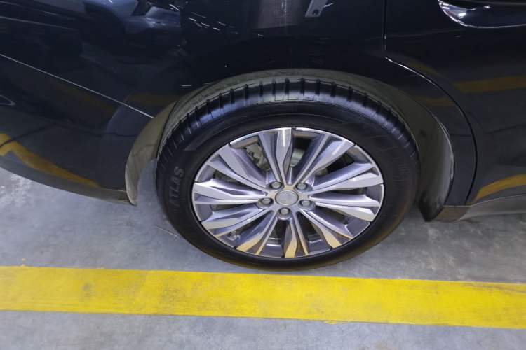 Used Hongqi E-QM5 2022 431 km Charge & Enjoy Edition
