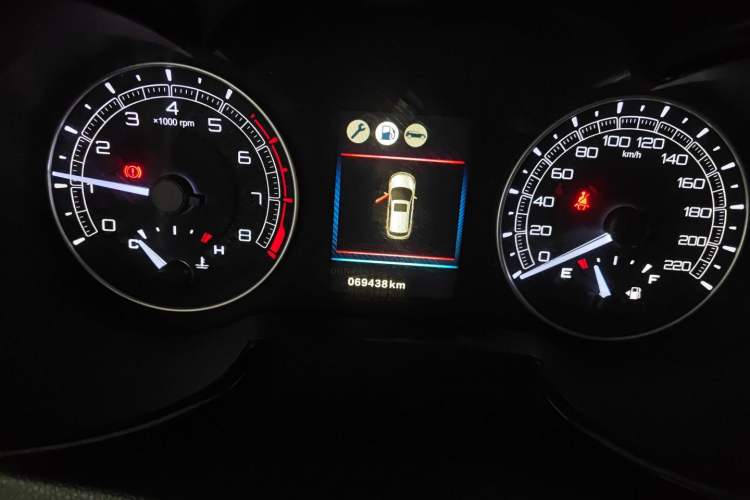 Used Dongfeng Fengdu MX5 2016 1.4T Manual Luxury Edition