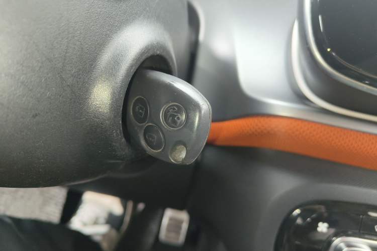 Used smart fortwo 2015 1.0L 52 kW Hardtop Passion Edition Vehicle Key