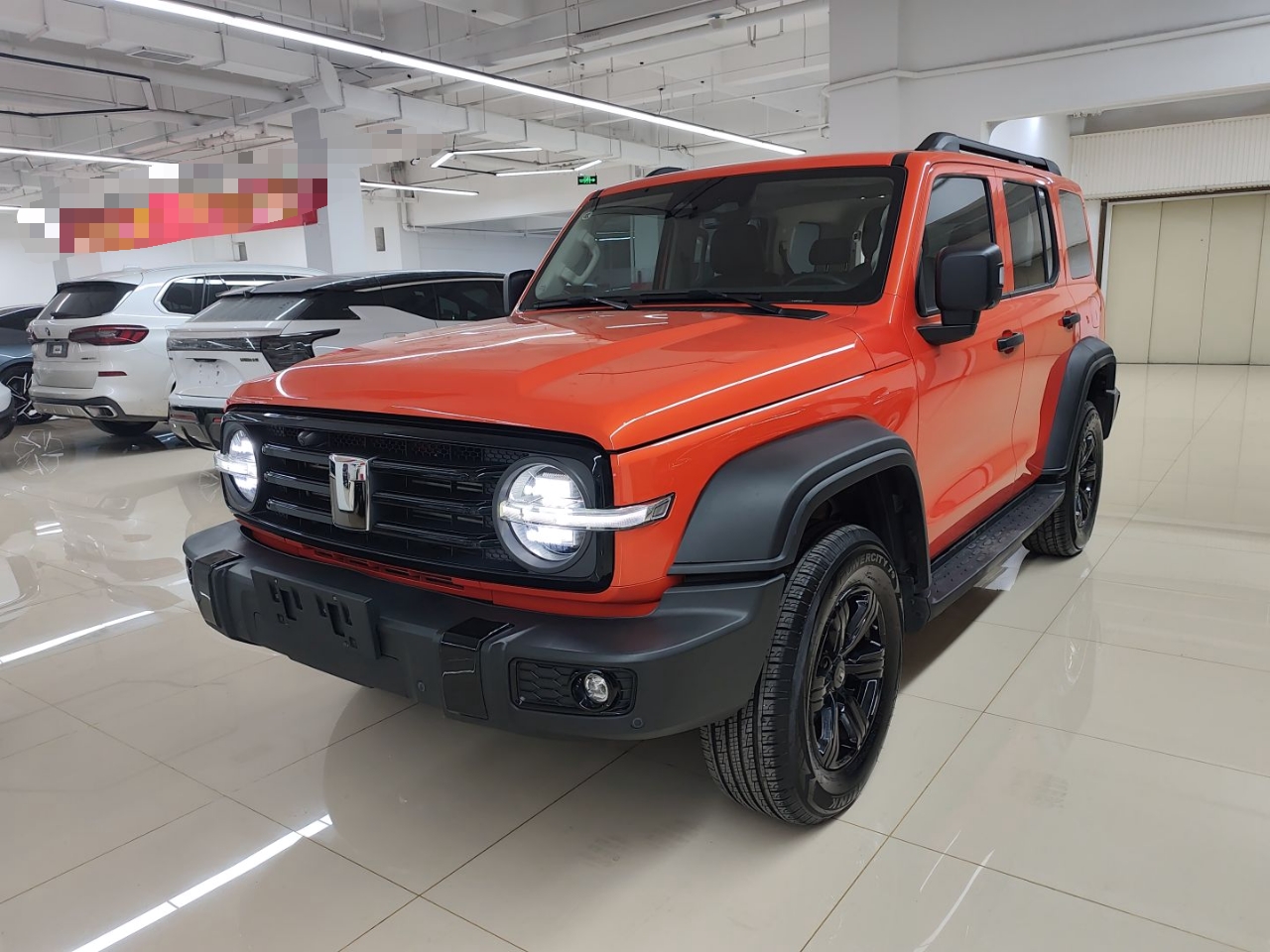 تحت مقدمة السيارة