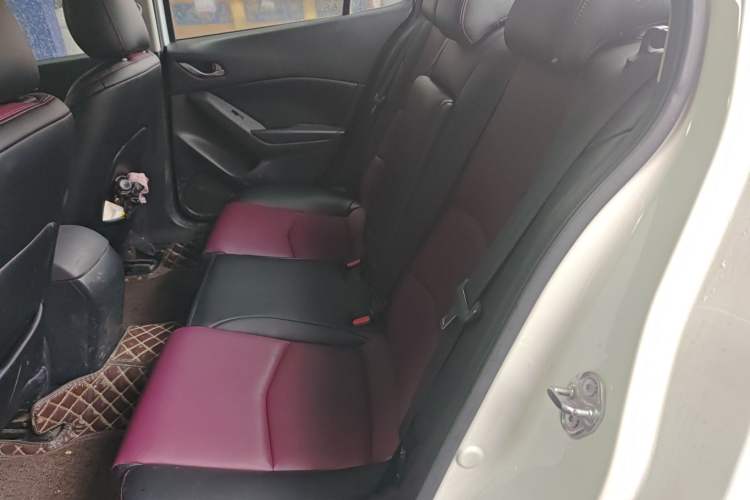 Used Mazda 3 Axela 2016 Sedan 1.5L Automatic Comfort Model
