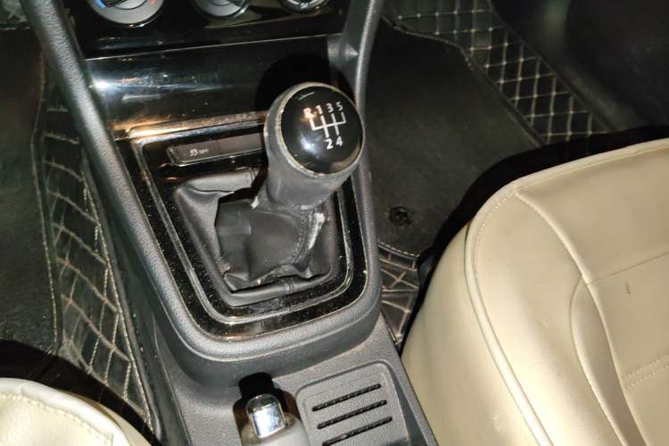 Used Volkswagen Bora 2014 1.6L Manual Fashion Edition
