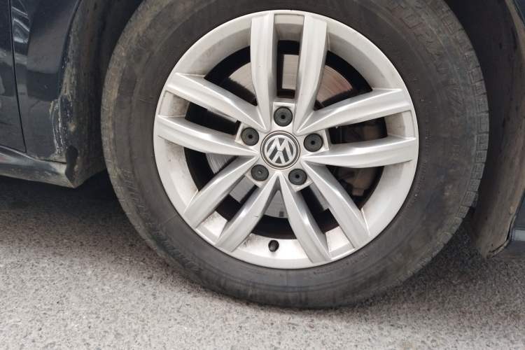 Used Volkswagen Passat 2016 330TSI DSG Luxury Edition Right Front Wheel Hub