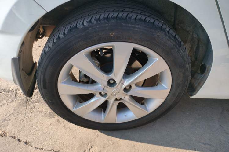Used Hyundai Verna Ray 2014 1.6L Automatic TOP Right Rear Wheel Hub