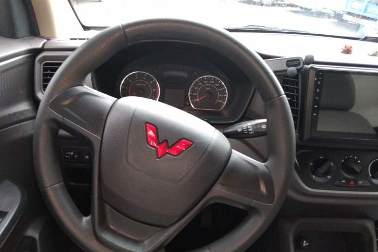 Used Wuling Hongguang V 2022 1.5L Jingqu Version Hydraulic Power Steering LAR
