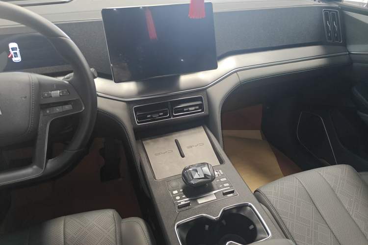Used BYD Song L DM-i 2025 Intelligent Driving Version 112 km Leading Trim Audio And AC Panel