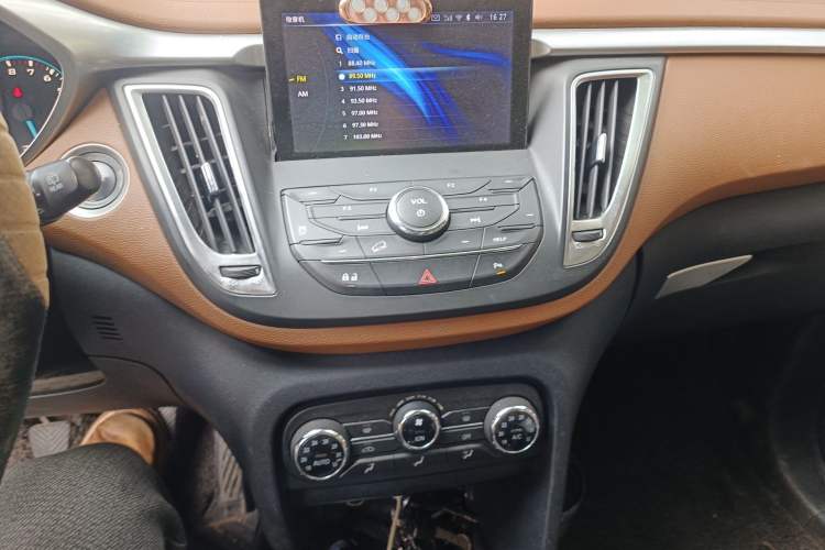 Used Soueast DX7 2016 1.5T Manual Triumph Edition Audio And AC Panel