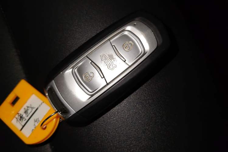 Used Geely Auto Emgrand X7 Sport 2020 1.8TD DCT Two-Wheel Drive Smart Connect 4G-Enabled Version
