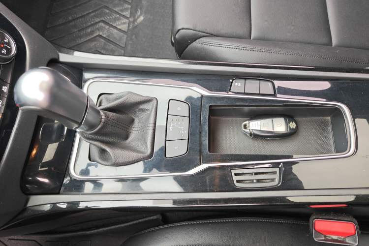 Used Peugeot 508 2015 1.6THP Automatic Zhiiyi Edition Gear Lever