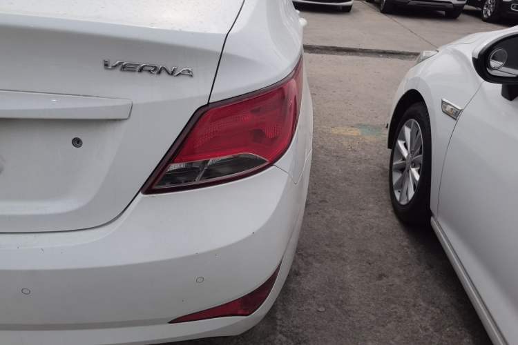 Used Hyundai Verna (older generation) 2014 1.4L Manual Smart GLS Trim Exterior 3