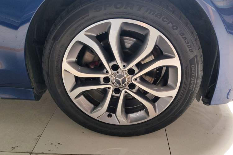 Used Mercedes-Benz C-Class 2017 Restyled C 180 L Fashion Edition Sport Version Right Front Wheel Hub