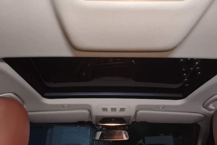 Used BMW 5 Series 2017 528Li Leading Model
