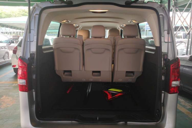 Used Mercedes-Benz Vito 2023 2.0T Business Version 7 Seats Trunk