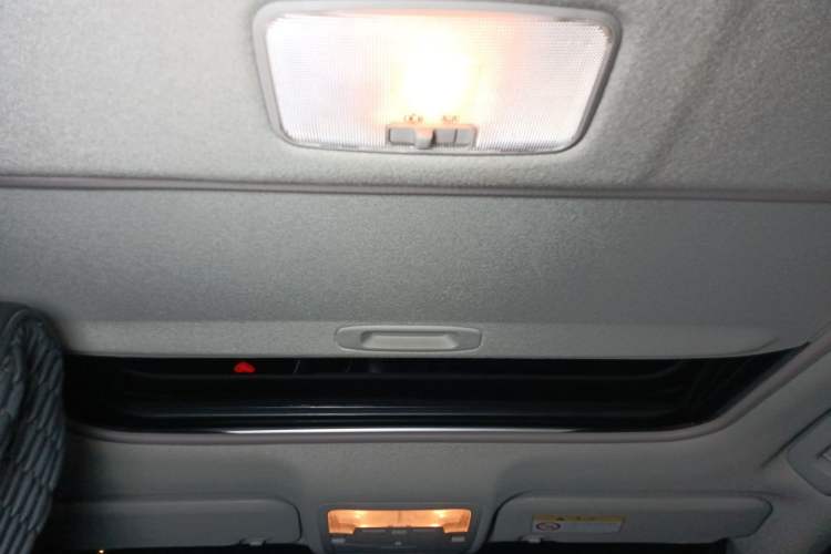 Used Toyota Levin 2017 Revised Dual-Engine 1.8H GS E-CVT Elite Sunroof Version China V Standard Headliner