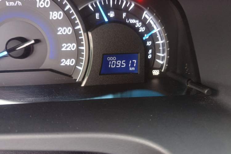 Used Toyota Camry 2012 2.5G Luxury Edition Odometer Close Up