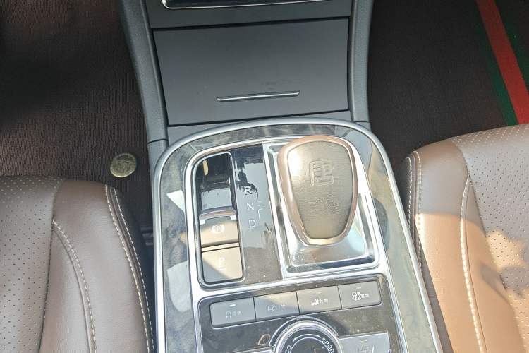 Used BYD Tang New Energy 2015 2.0T Four-Wheel-Drive Flagship Model
