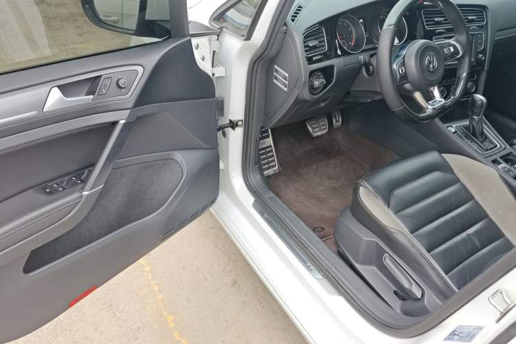 Used Volkswagen Golf 2016 1.4TSI Automatic R-Line Driver Seat