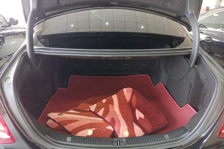 Used Mercedes-Benz E-Class 2019 E 260 L
