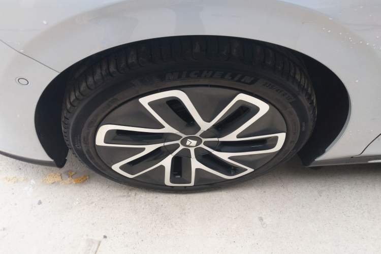 Used Baojun Enjoy 2025 Plug-in Hybrid 140km Luxury Edition
