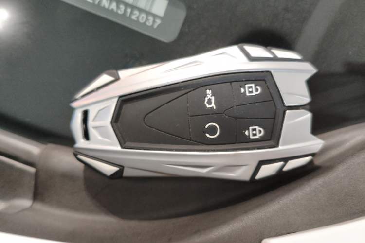 Used CHANGAN UNI-V 2022 1.5T Prestige Version Vehicle Key