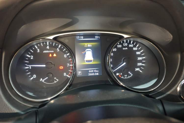 Used Nissan X-Trail 2015 2.0L CVT Comfort MAX Edition 2WD Instrument Cluster
