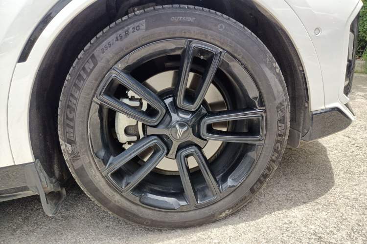 Used VOYAH FREE 2024 Ultra-Long Range Intelligent Driving Version Right Front Wheel Hub