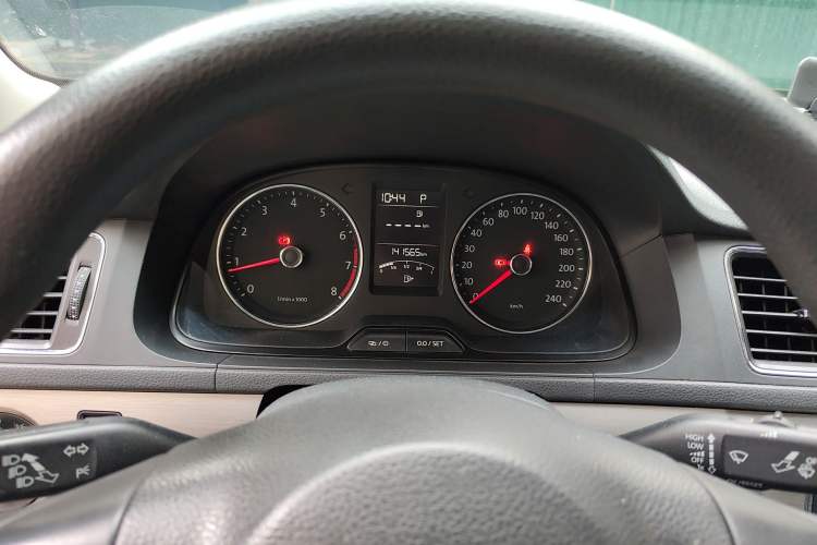Used Volkswagen Lavida 2013 1.6L Automatic Comfort Edition Instrument Cluster