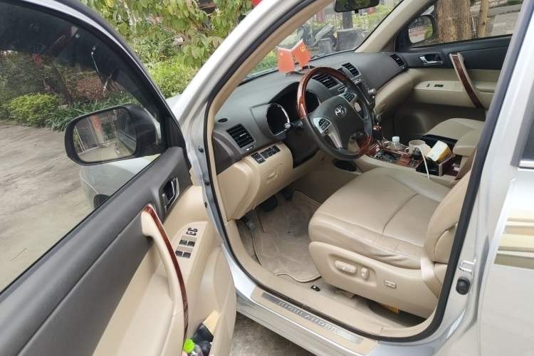 Used Toyota Highlander 2012 3.5L 4x4 7-Seater Luxury Edition with Navigation