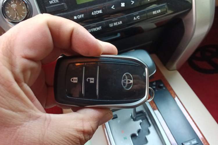 Used Toyota Land Cruiser 2012 4.0L Automatic VX
