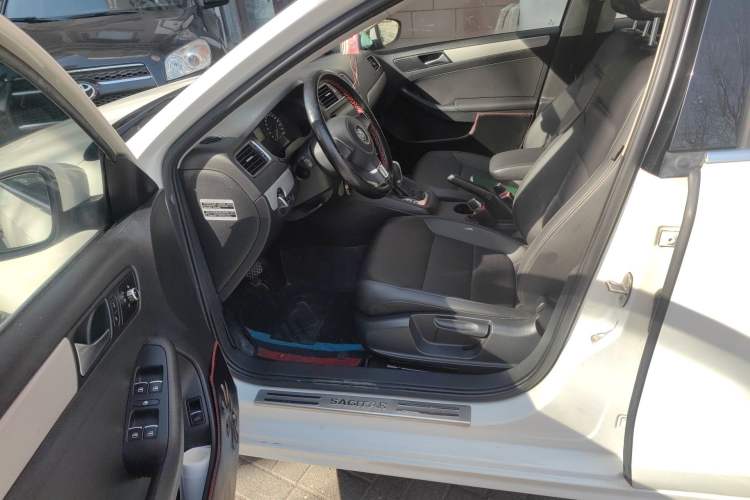 Used Volkswagen Sagitar 2014 1.6L Automatic Comfort Model Left Front Seat