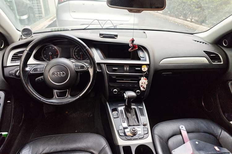 Used Audi A4 2014 40 TFSI allroad quattro plus version Center Console