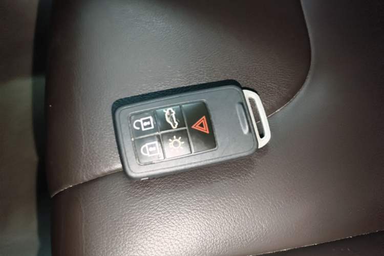 Used Volvo V40 2014 2.0T Zhiya Edition
