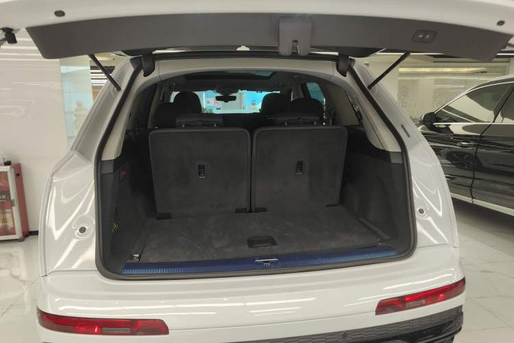 Used Audi Q7 2021 55 TFSI quattro S line Sport model
