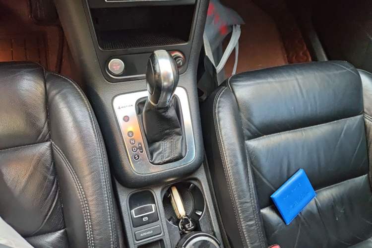 Used Volkswagen Tiguan 2012 2.0 TSI Automatic All-Wheel Drive Flagship Edition Gear Lever
