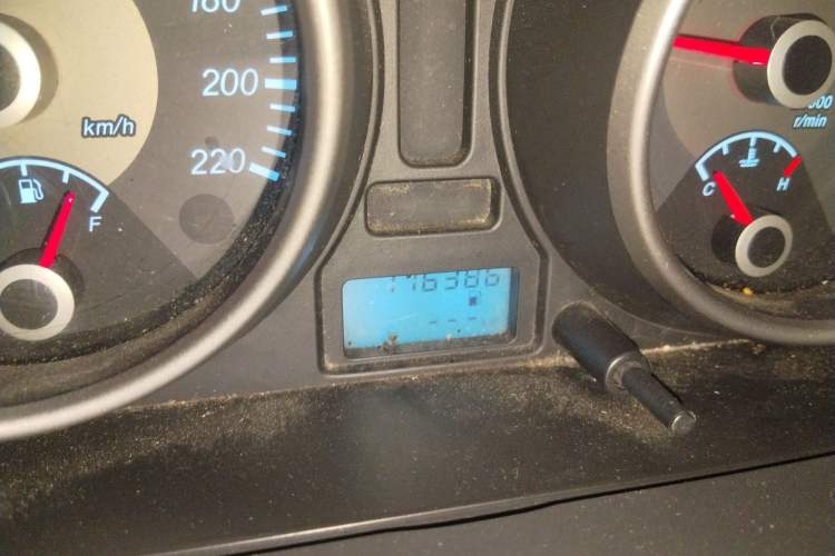 Used Buick Excelle 2013 1.5L Manual Classic Model Odometer Close Up